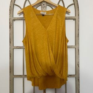 Women’s Universal Thread top